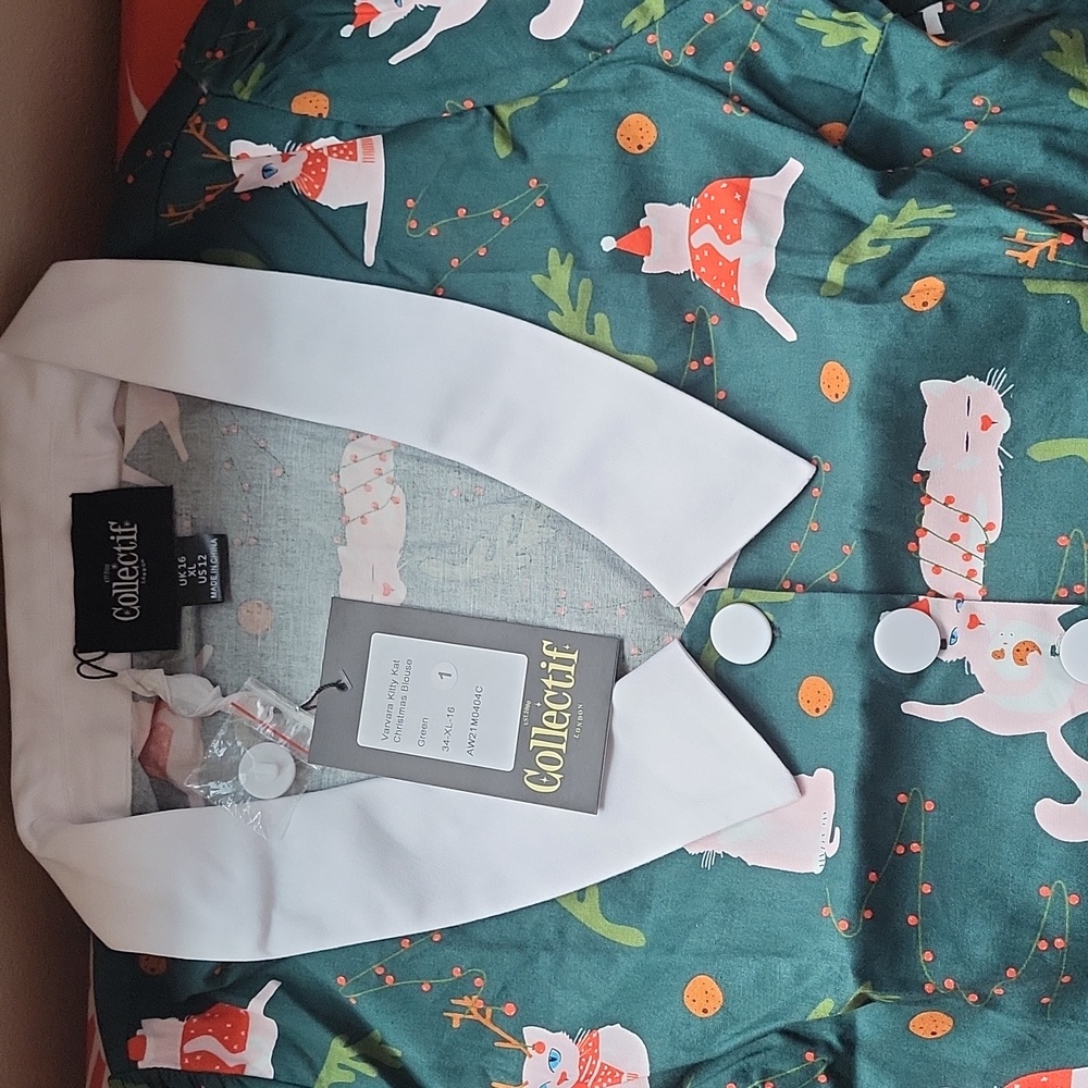 NWT ๐ Felines Feeling Festive collared button up blouse ๐ - Picture 5 of 9